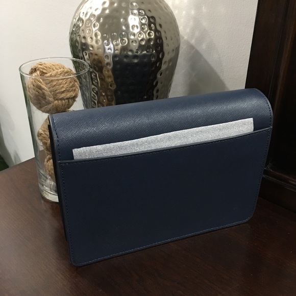 Michael Kors Daniela Large Gusset Crossbody - Picture 6 of 9